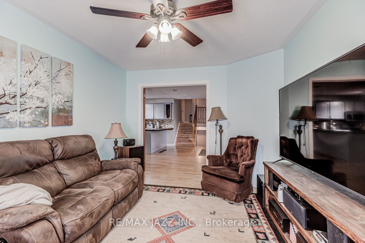 86 Rhonda Blvd