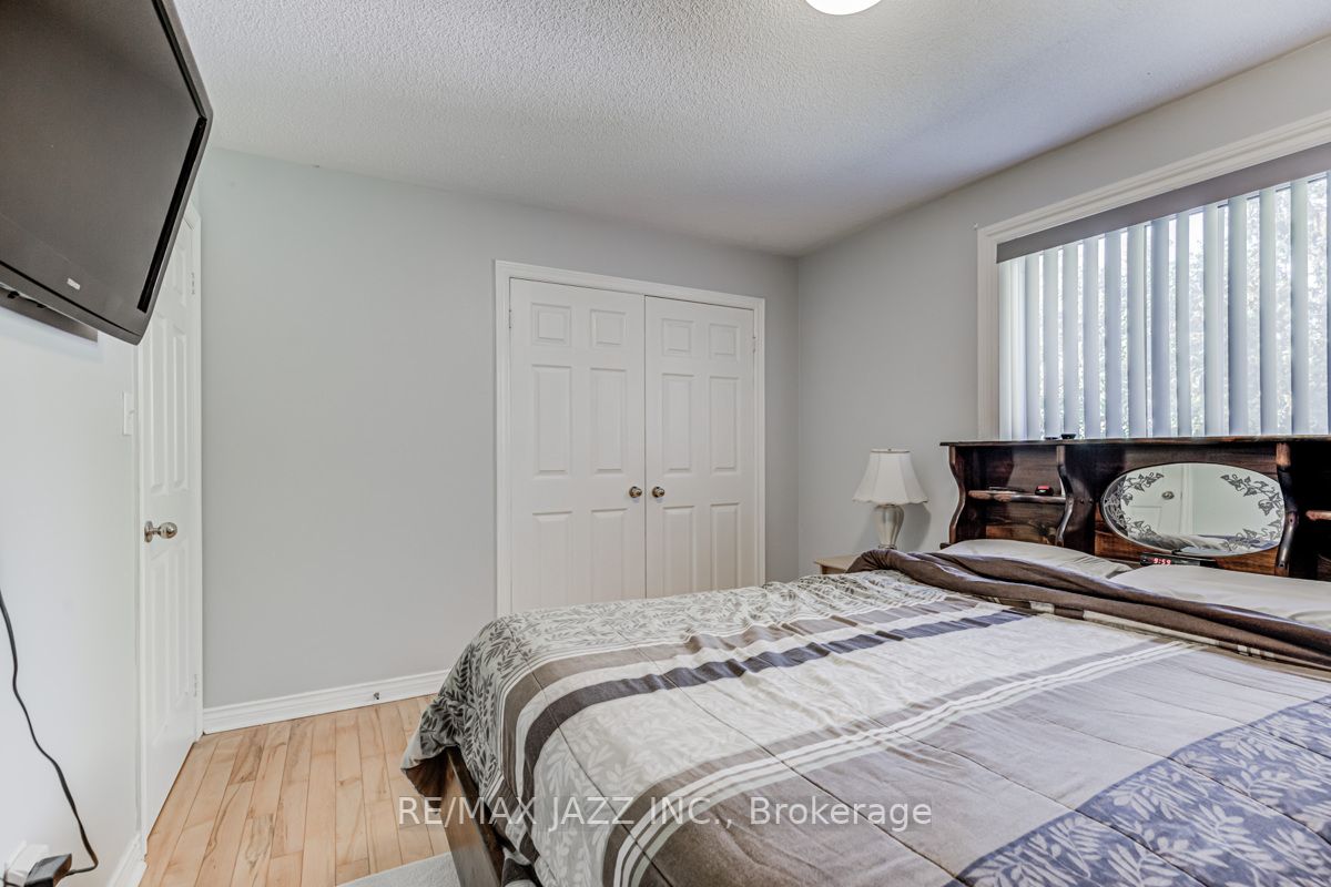86 Rhonda Blvd