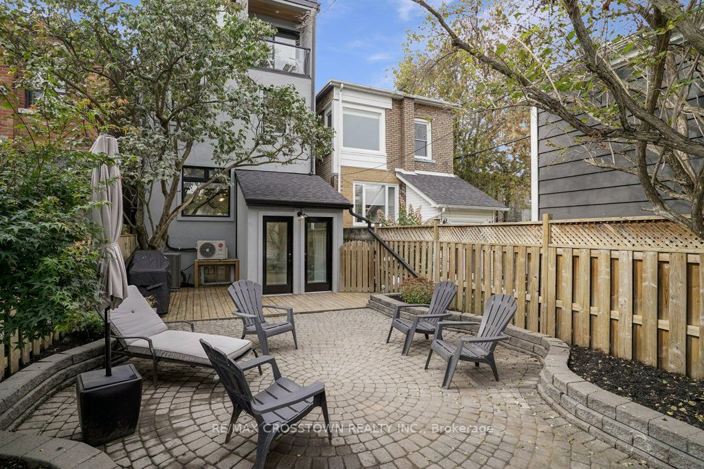 327 Willow Ave