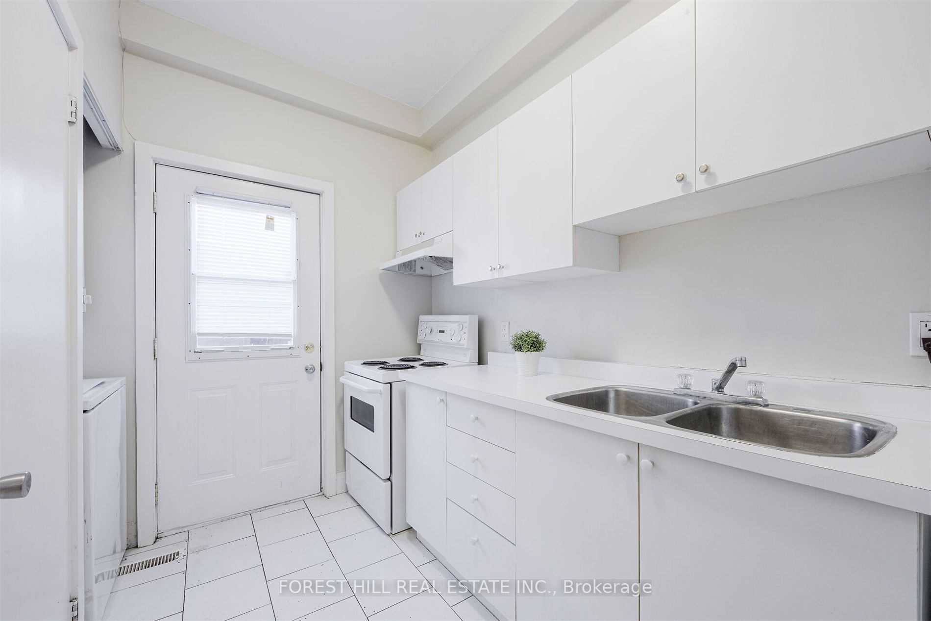 1934 Queen St E, #Upper