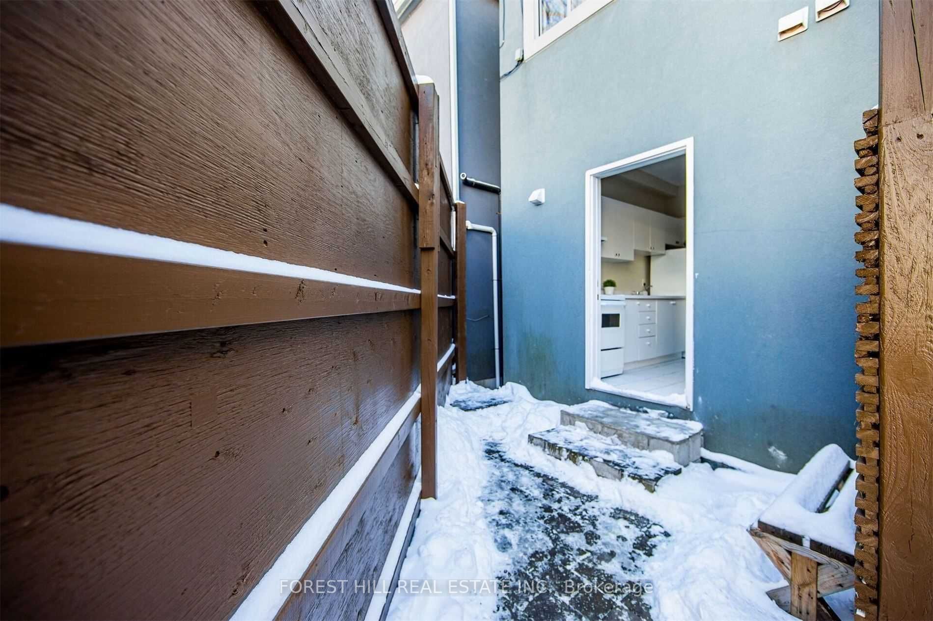 1934 Queen St E, #Upper