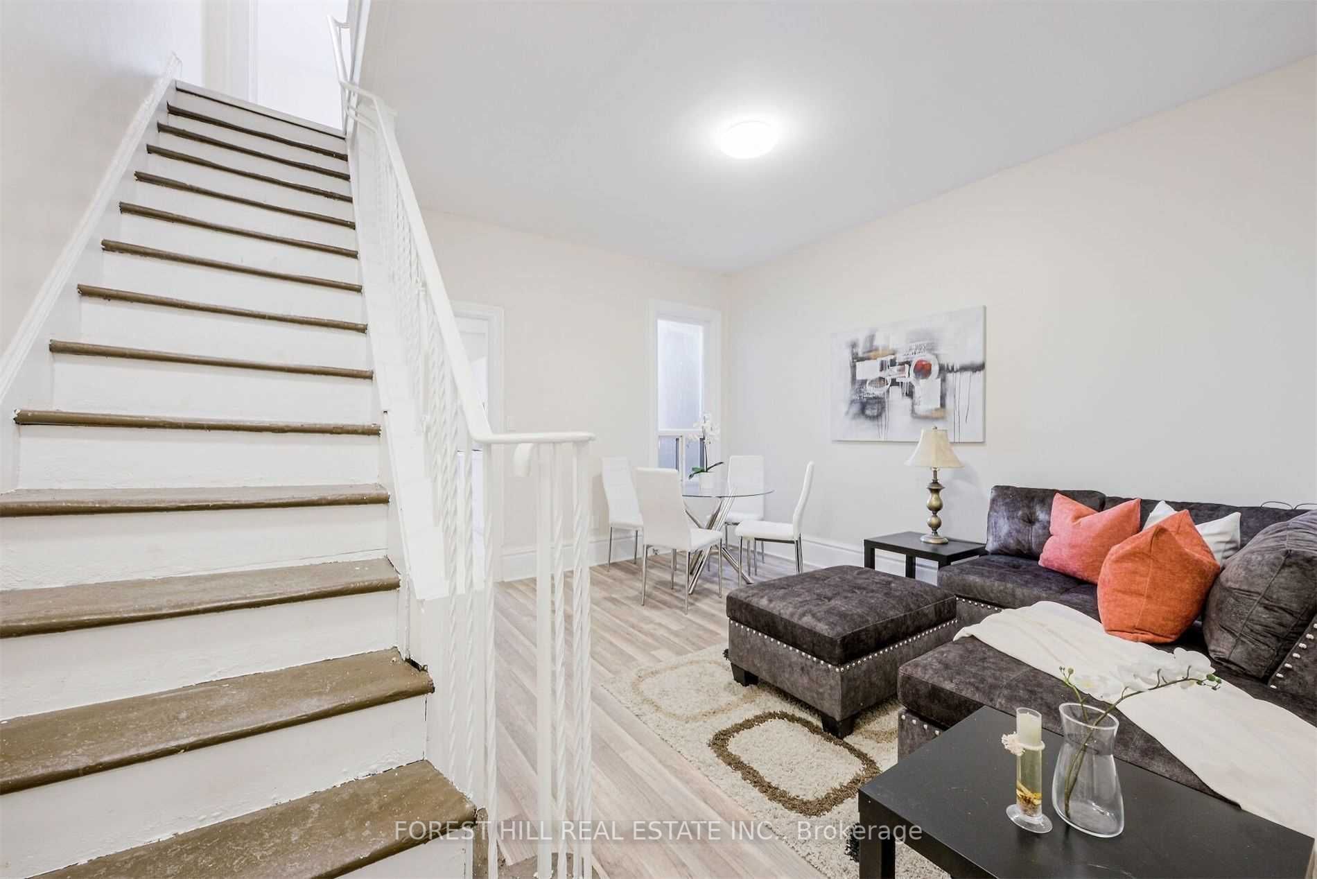 1934 Queen St E, #Upper
