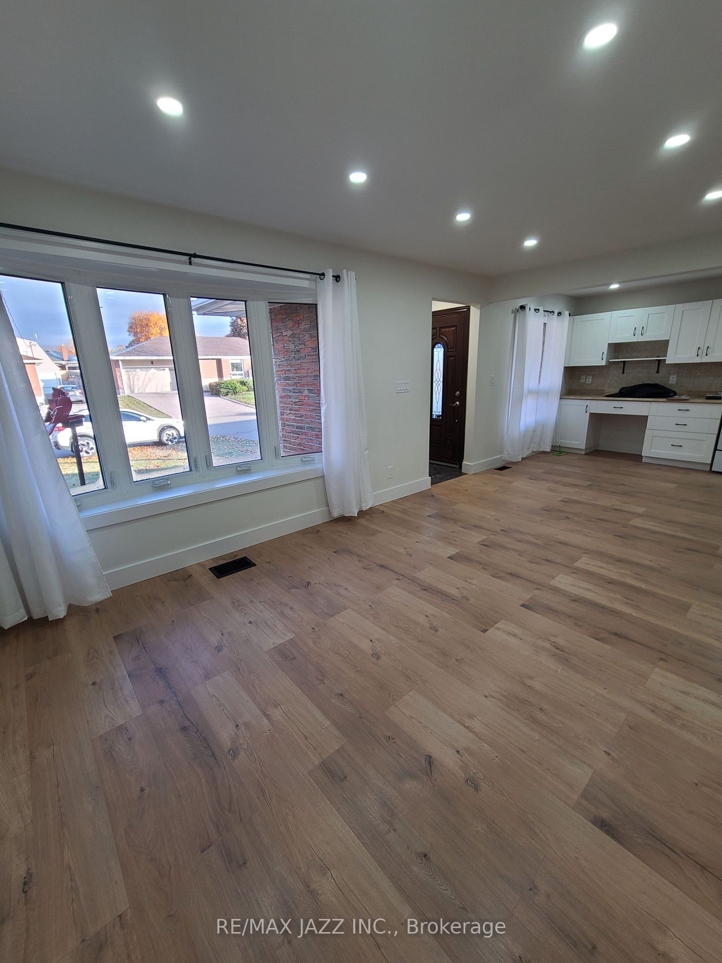 78 Parkway Cres