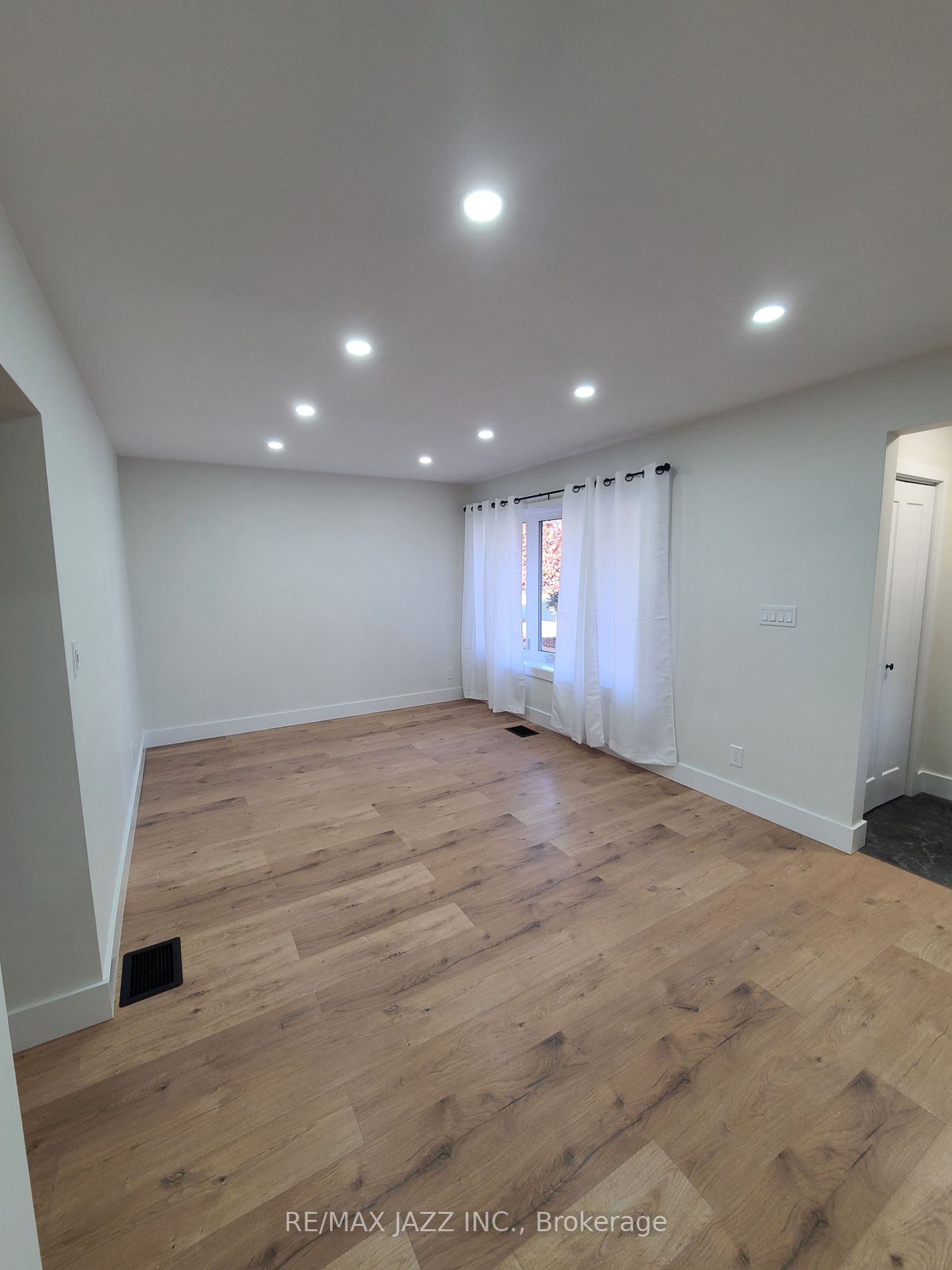 78 Parkway Cres