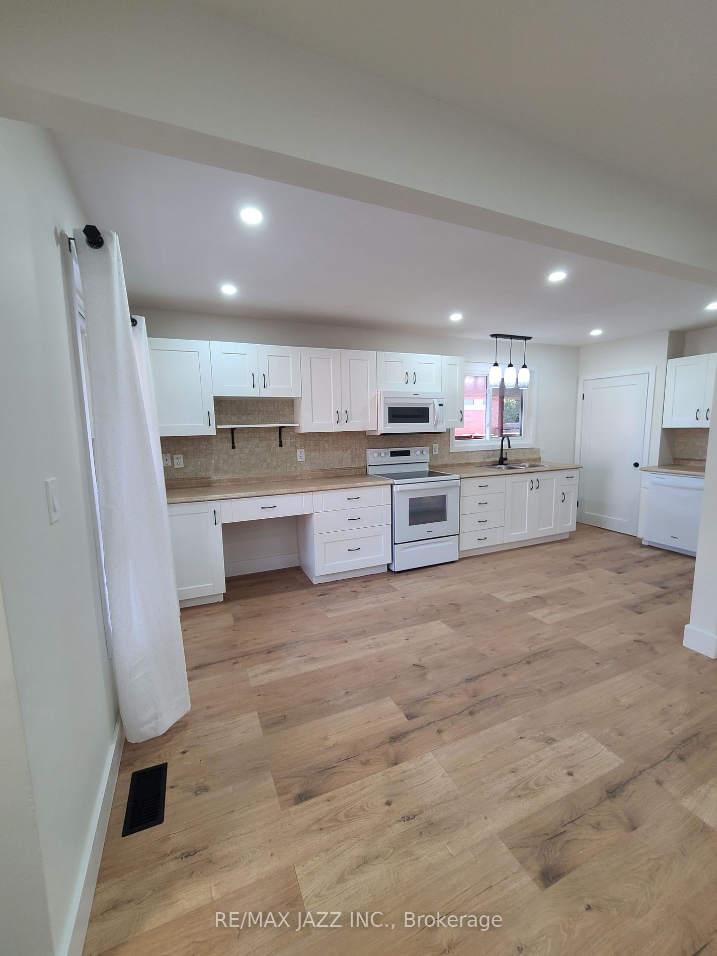 78 Parkway Cres