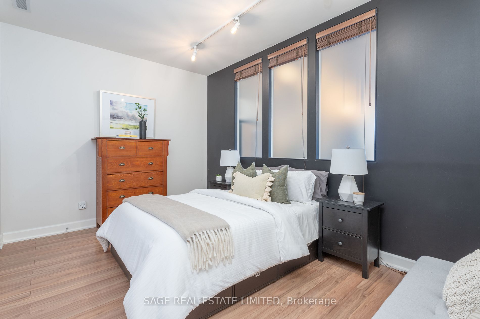 160 Fallingbrook Rd, #404