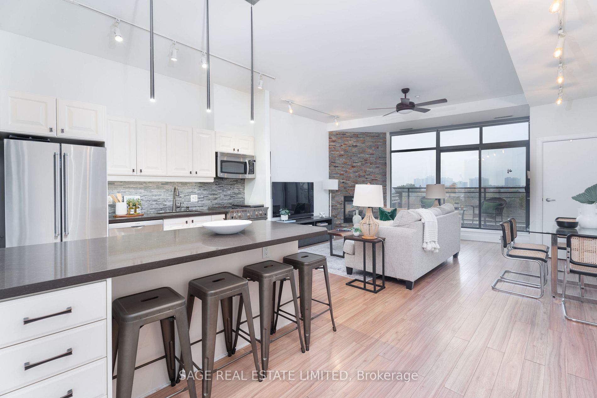 160 Fallingbrook Rd, #404