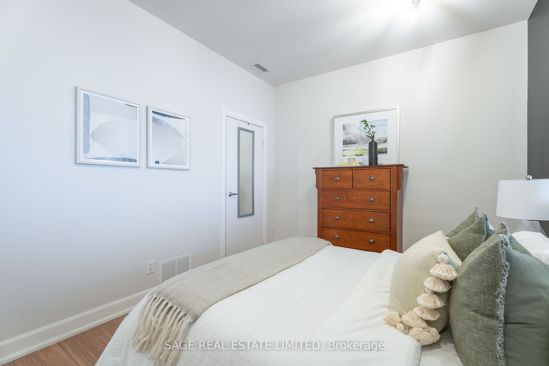 160 Fallingbrook Rd, #404