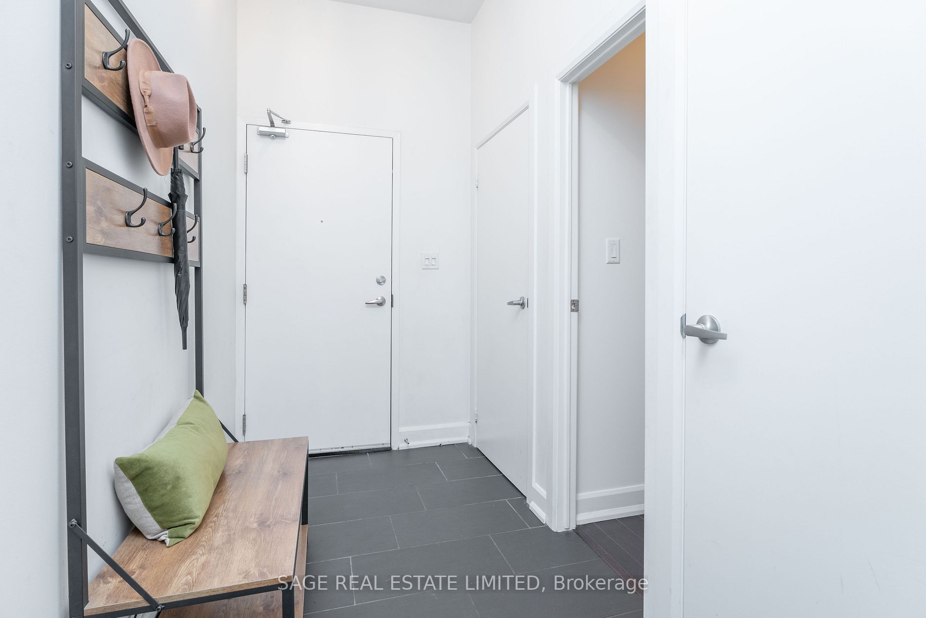 160 Fallingbrook Rd, #404