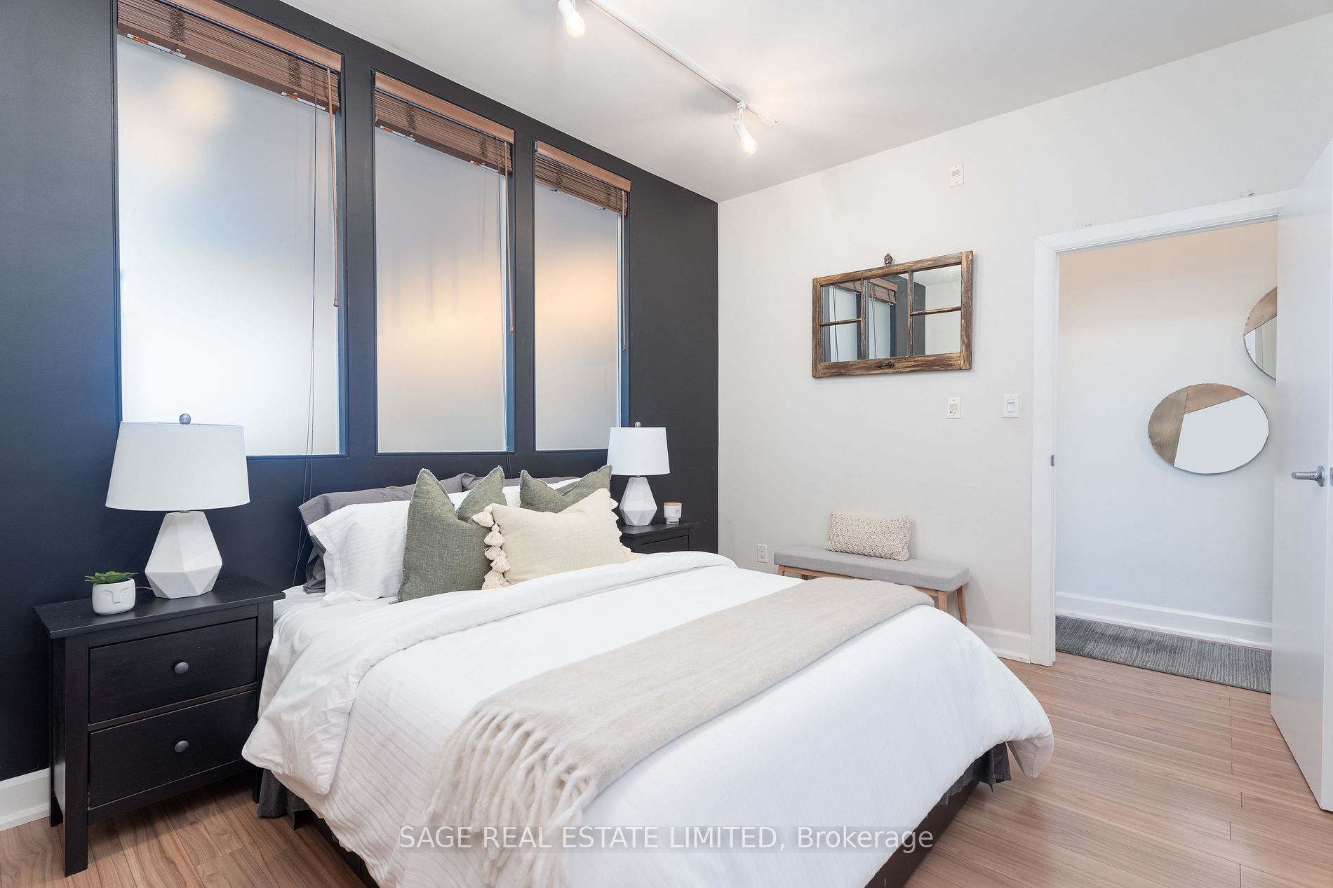 160 Fallingbrook Rd, #404