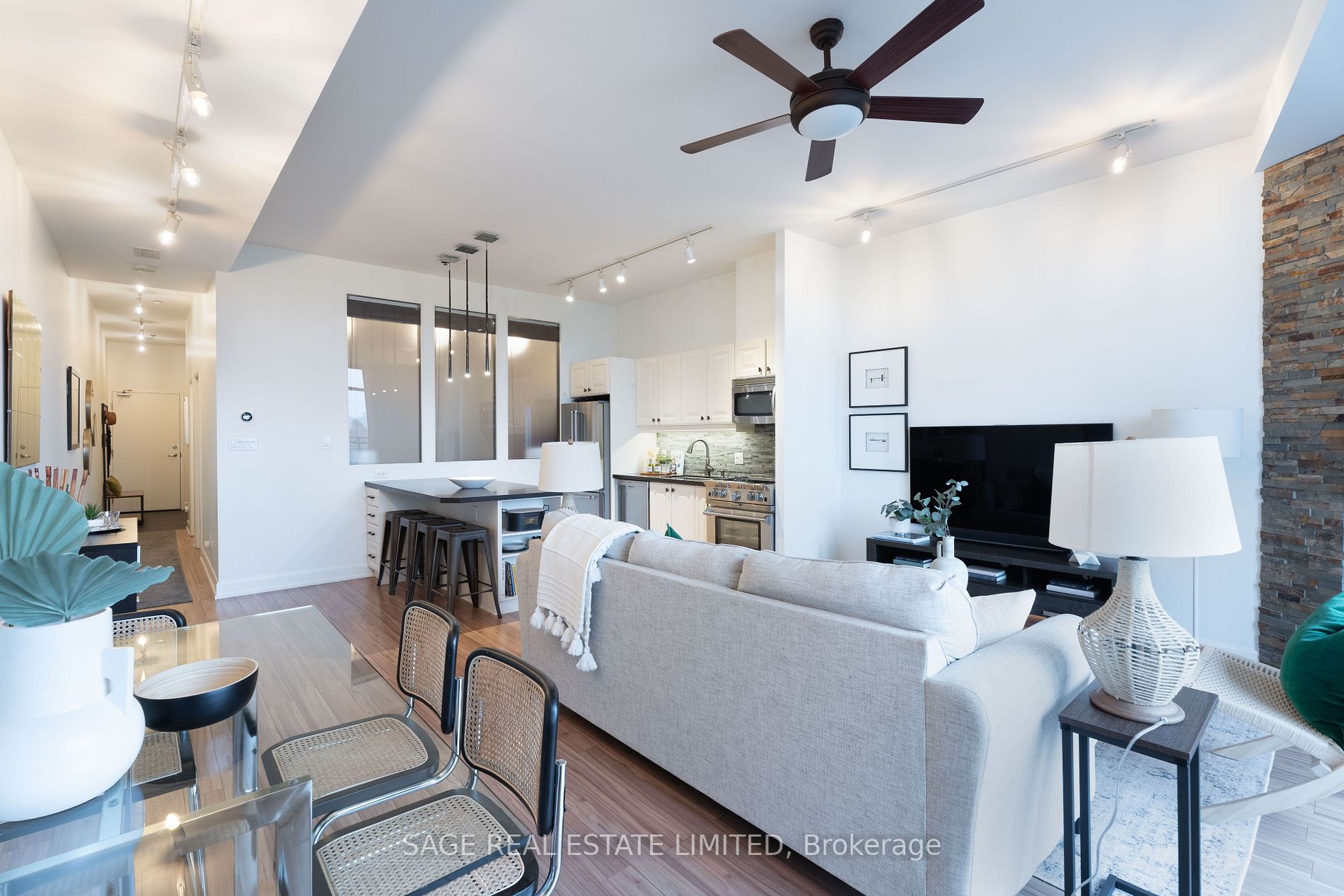 160 Fallingbrook Rd, #404