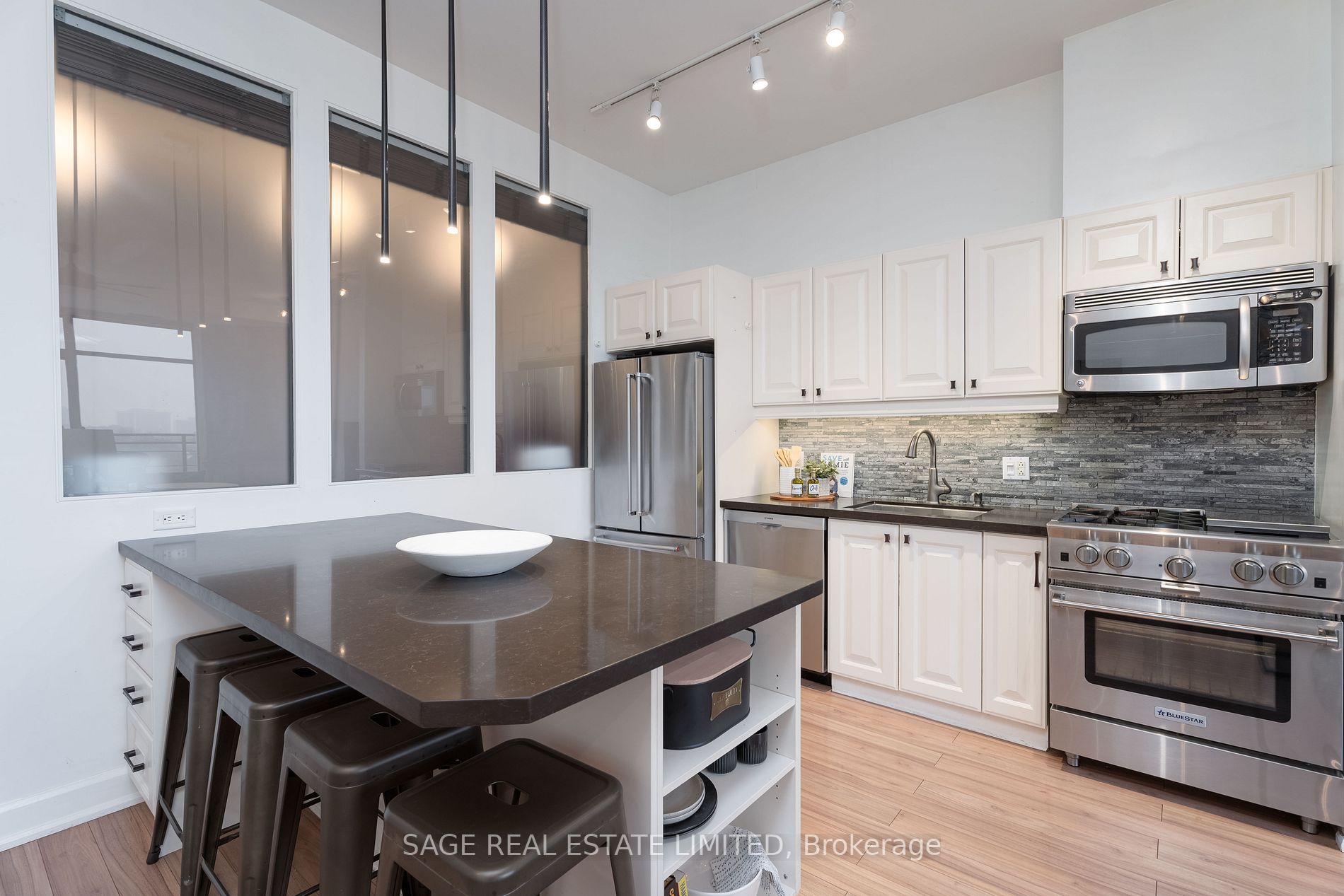 160 Fallingbrook Rd, #404