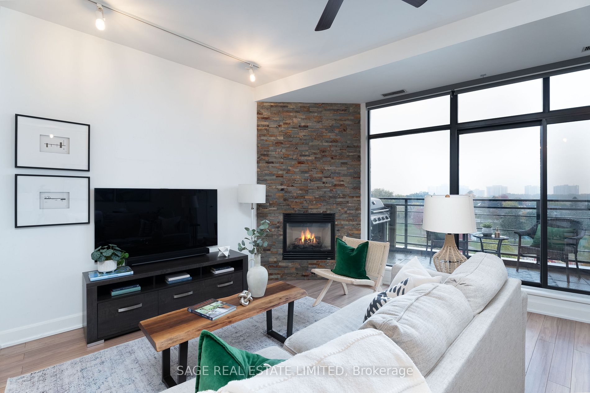 160 Fallingbrook Rd, #404