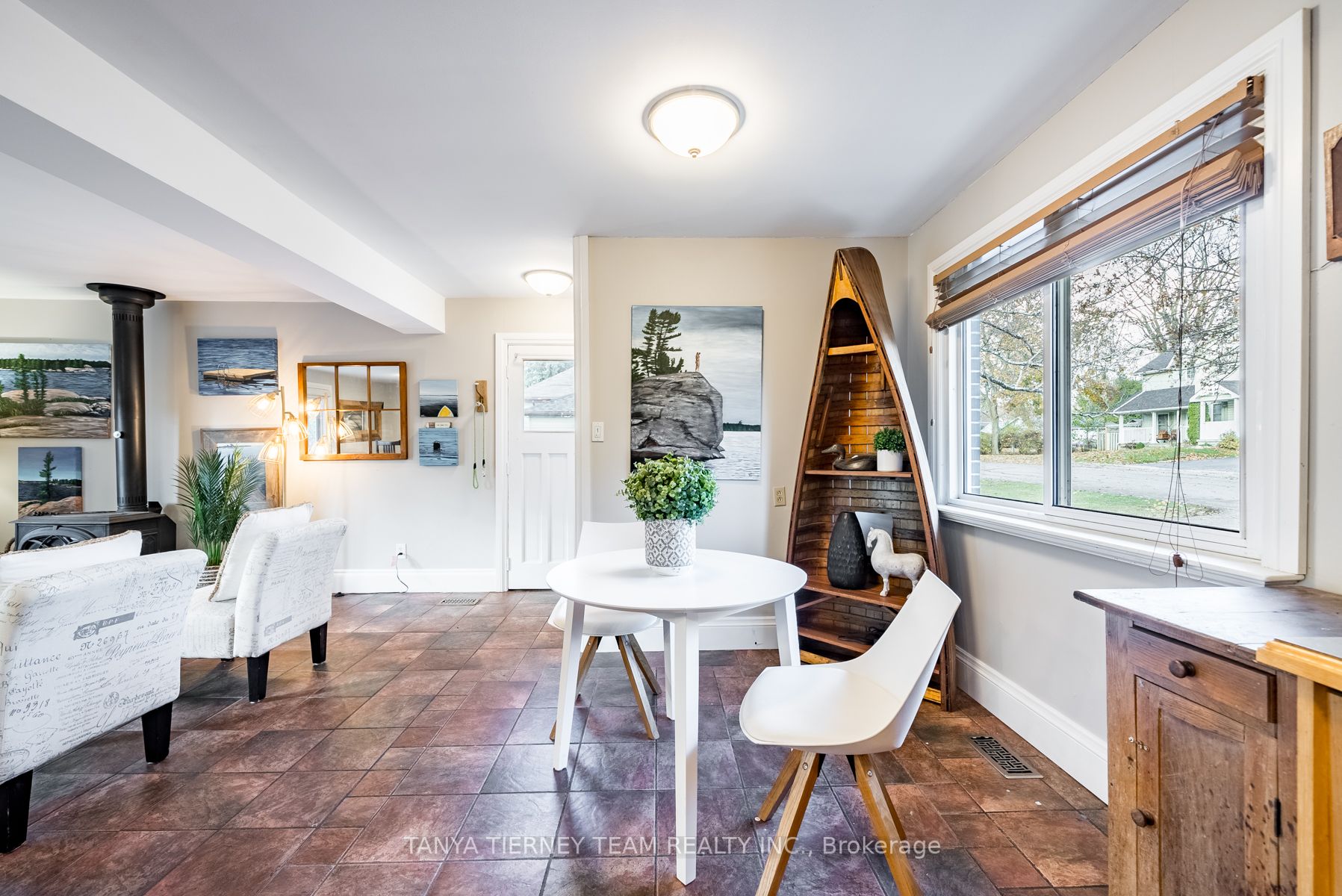 76 Bagot St