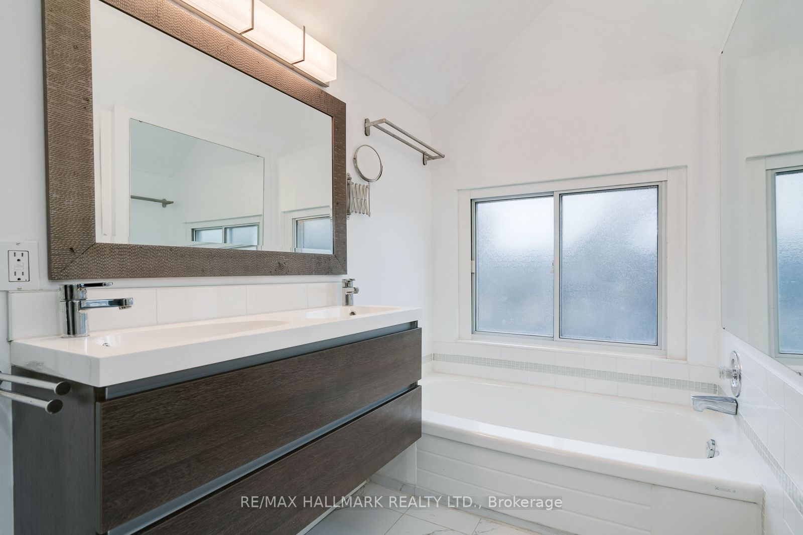 371 Woodbine Ave, #3