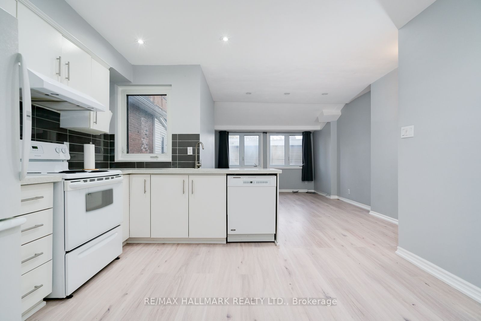 371 Woodbine Ave, #3