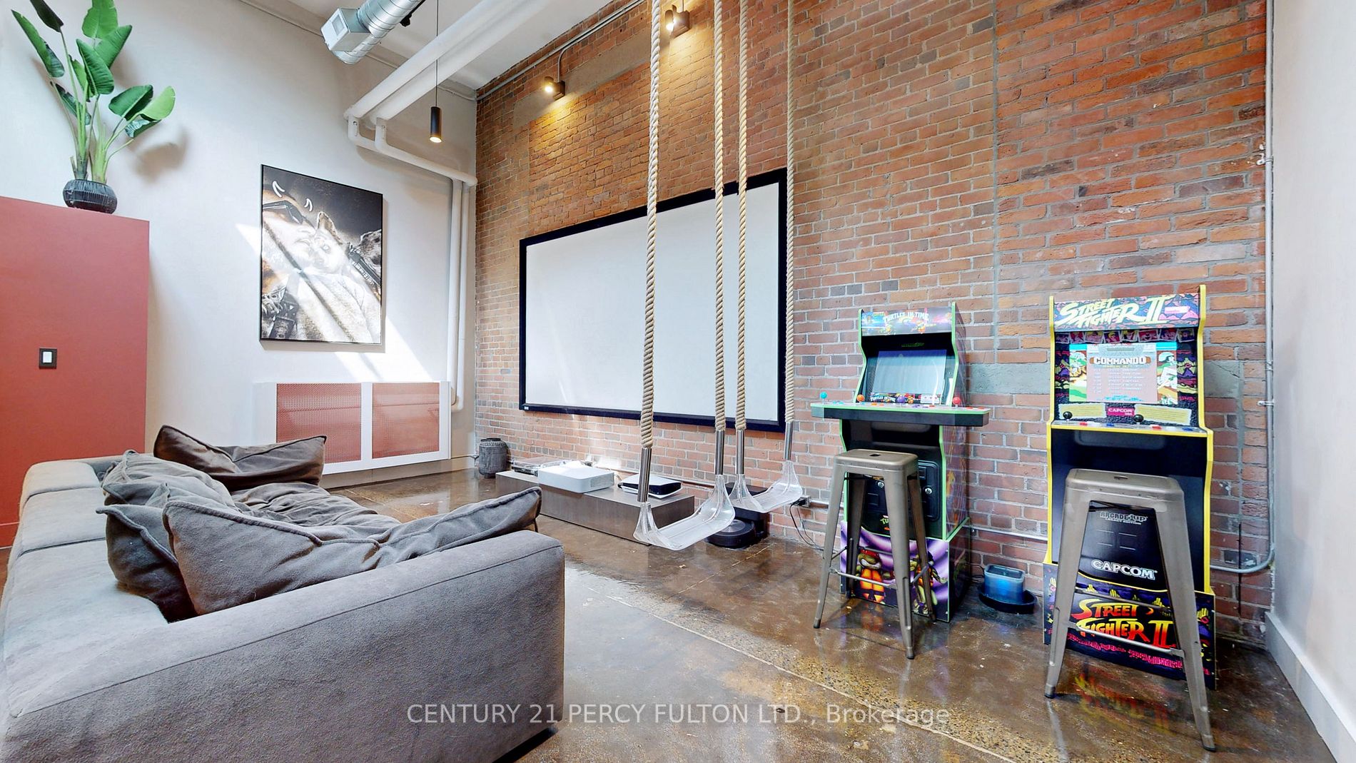 326 Carlaw Ave, #124