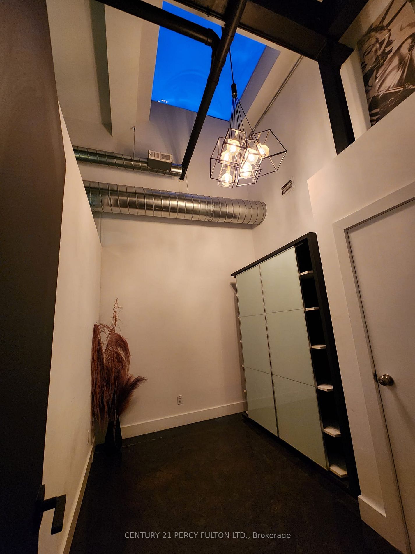 326 Carlaw Ave, #124