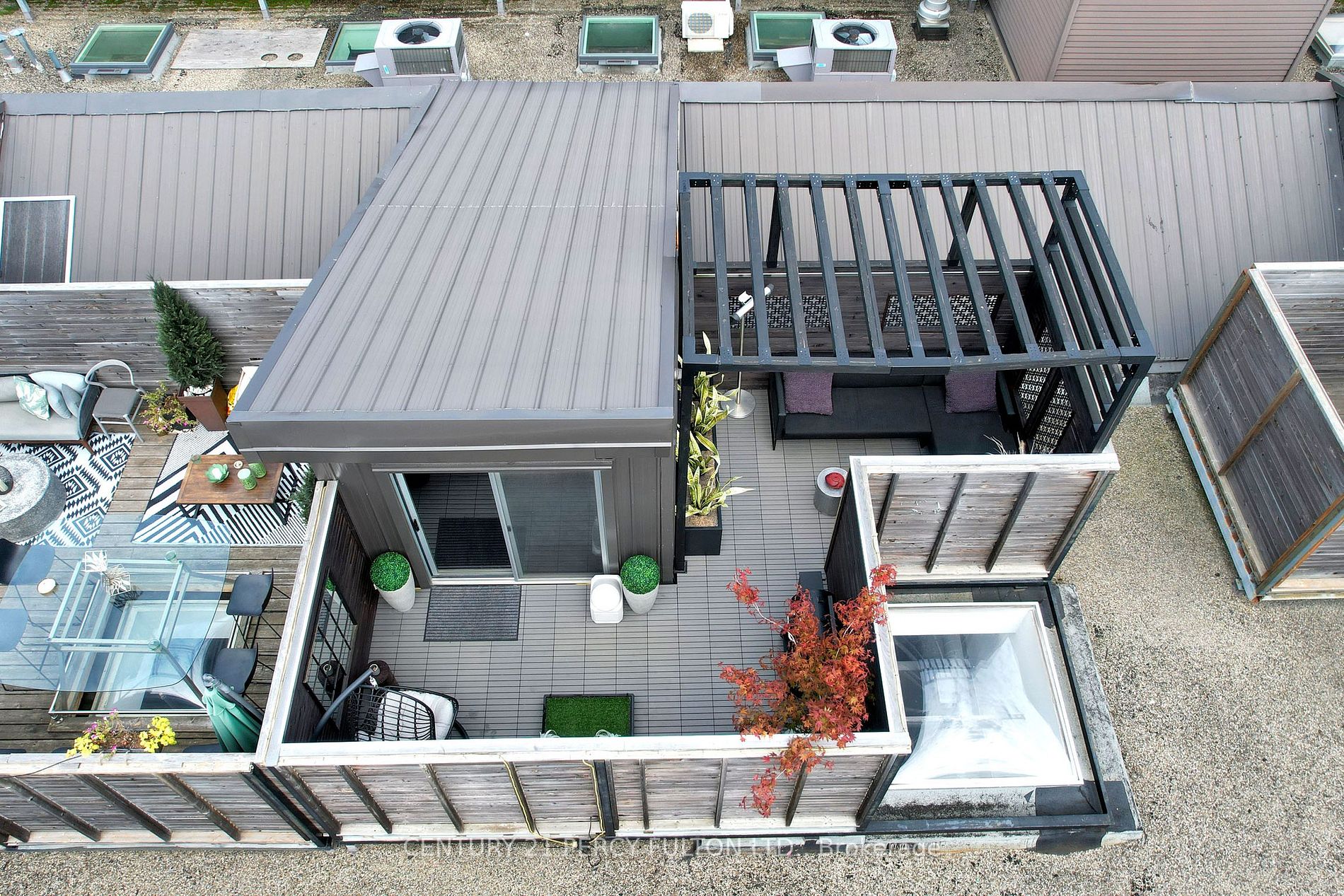 326 Carlaw Ave, #124