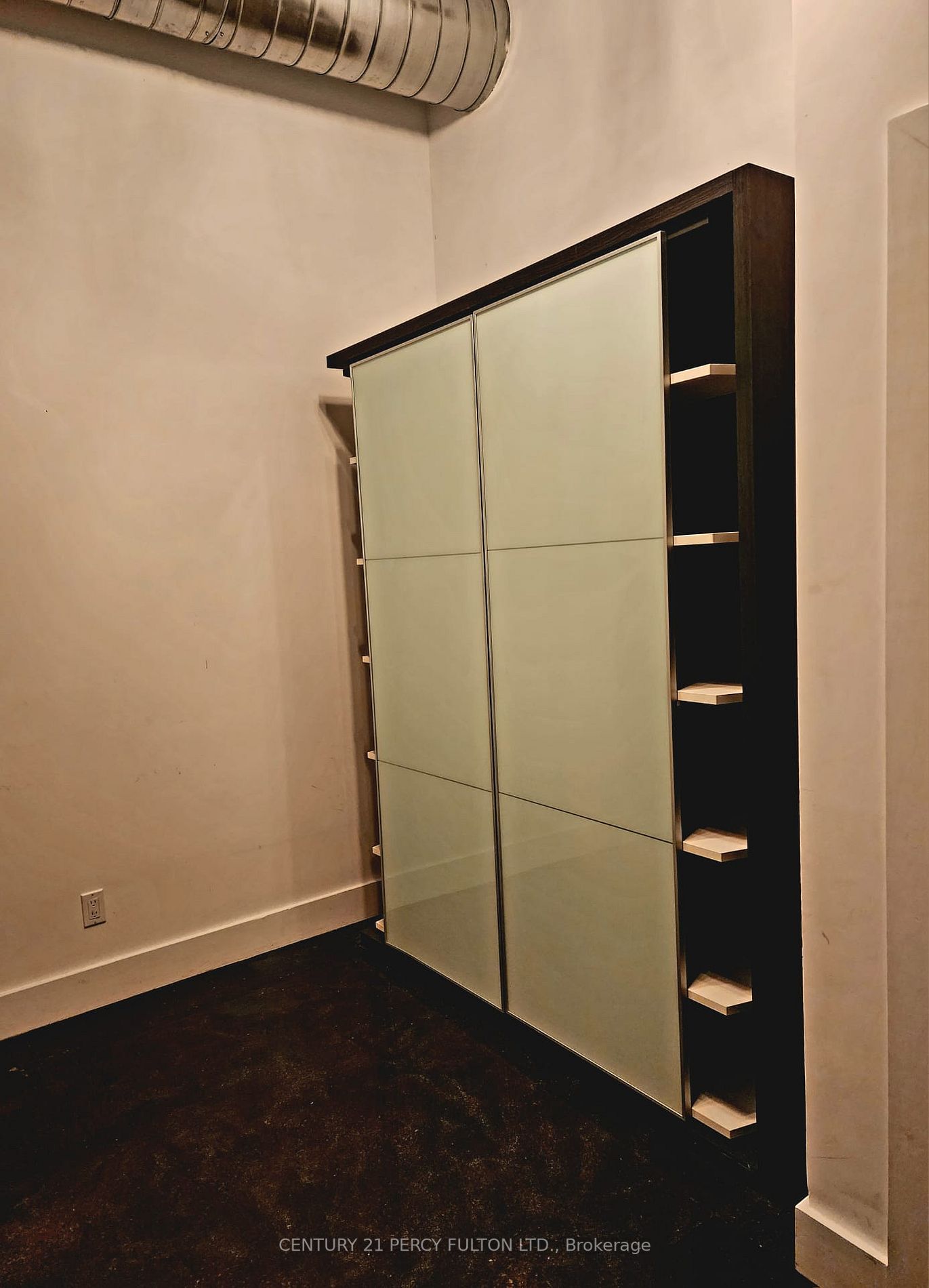 326 Carlaw Ave, #124
