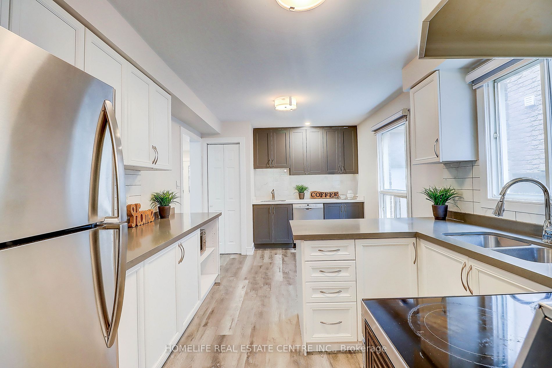 71 Hewitt Cres