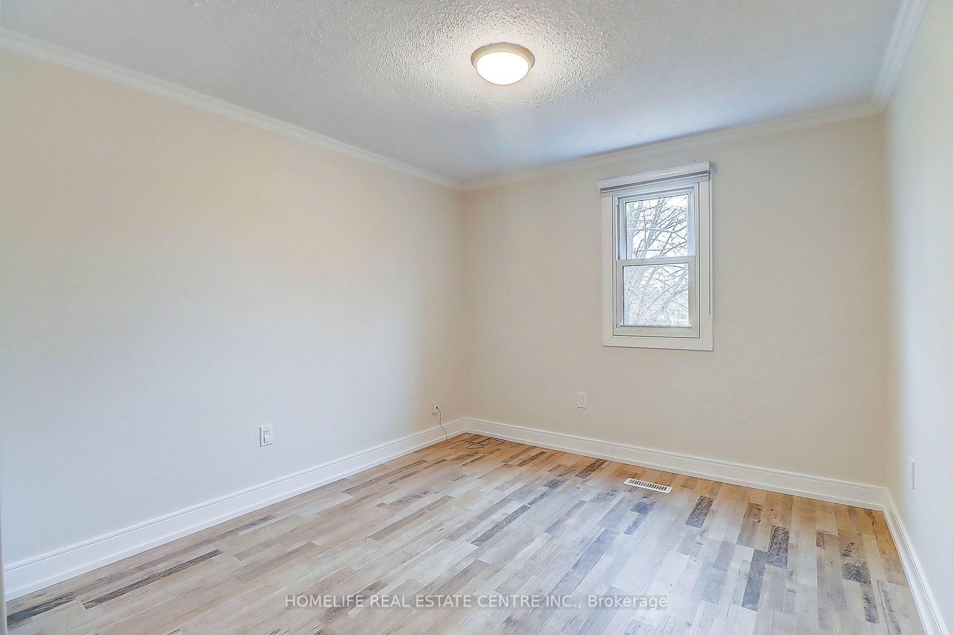 71 Hewitt Cres