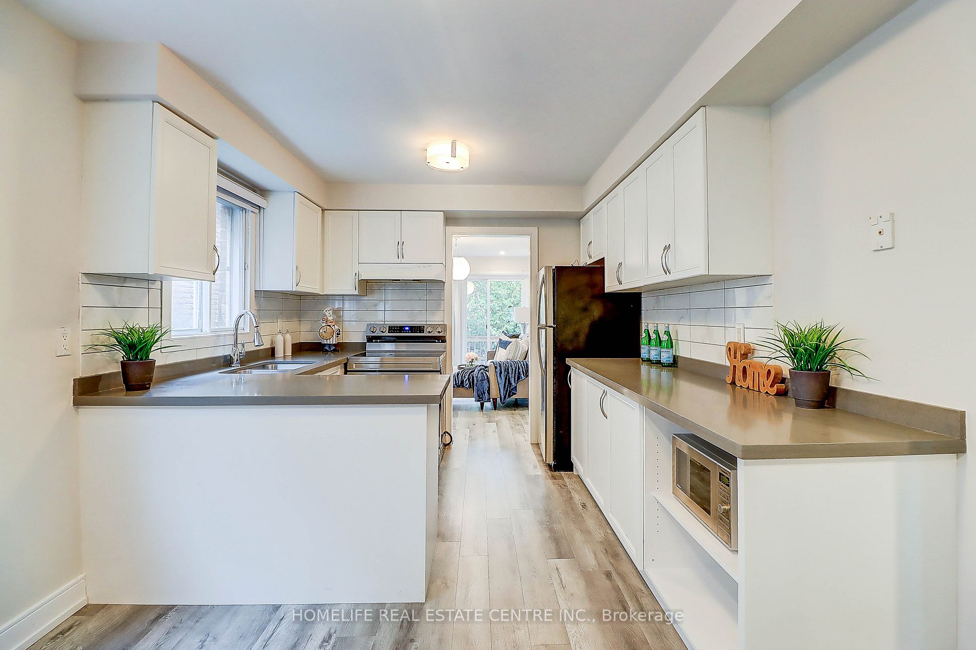 71 Hewitt Cres