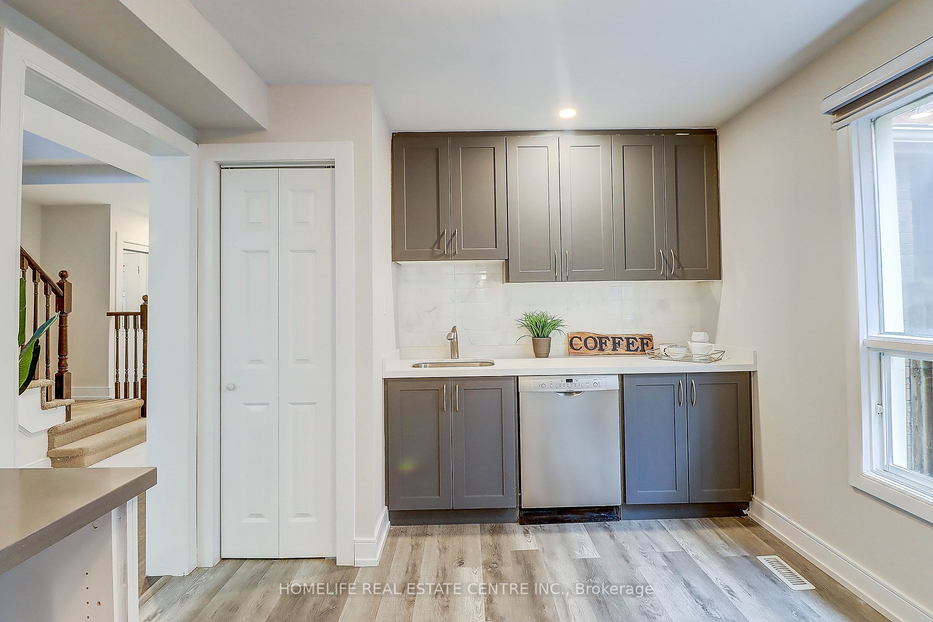71 Hewitt Cres