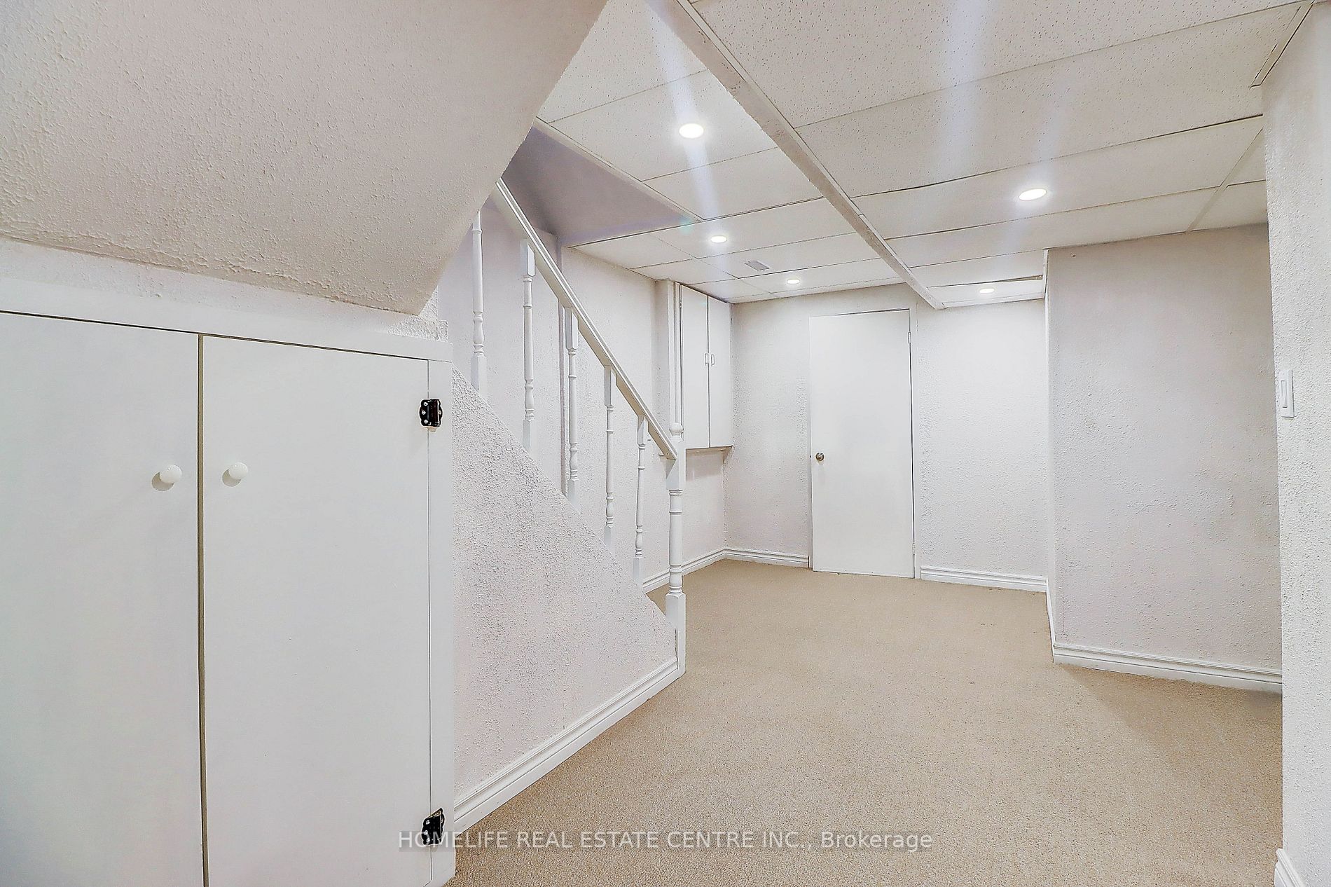 71 Hewitt Cres