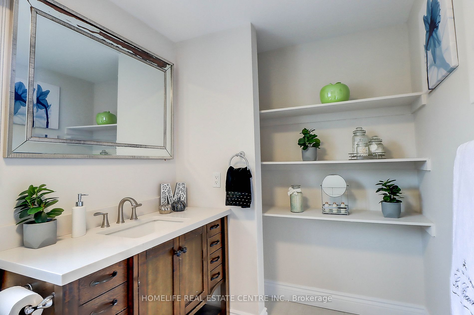 71 Hewitt Cres