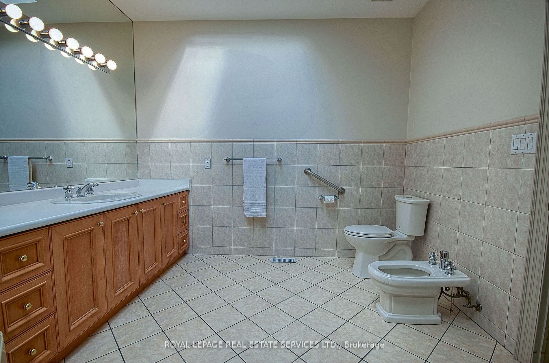 3535 Ellesmere Rd