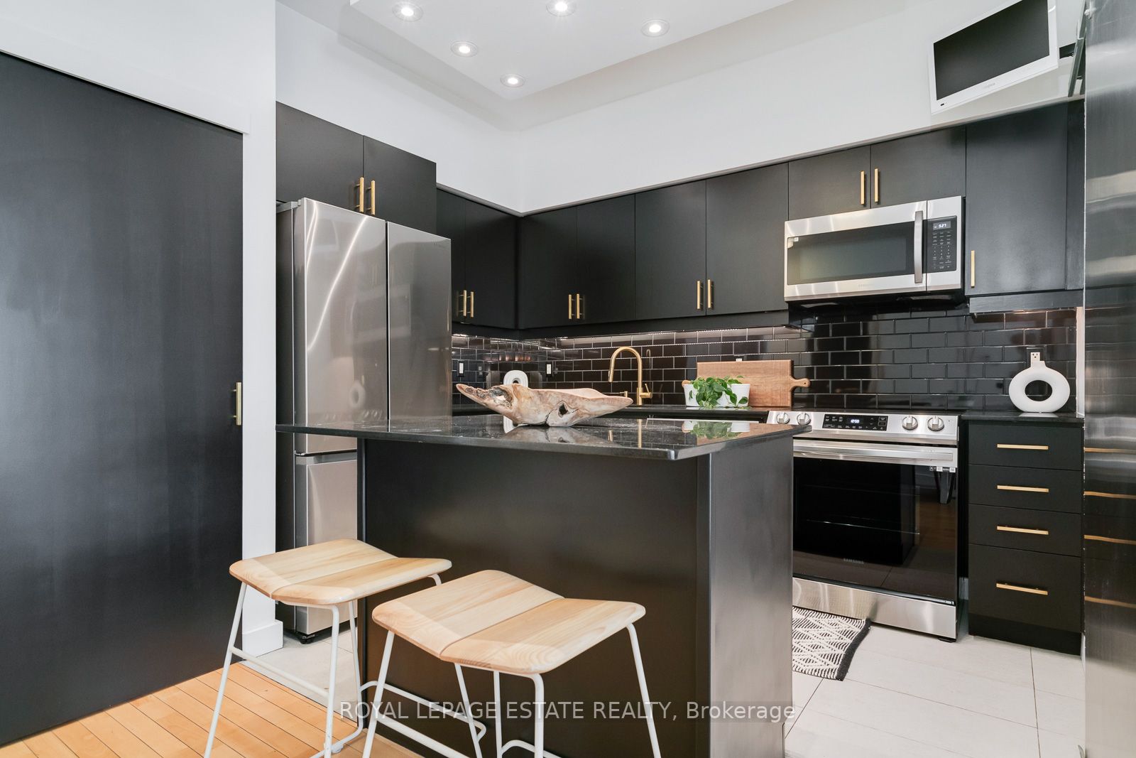 601 Kingston Rd, #410