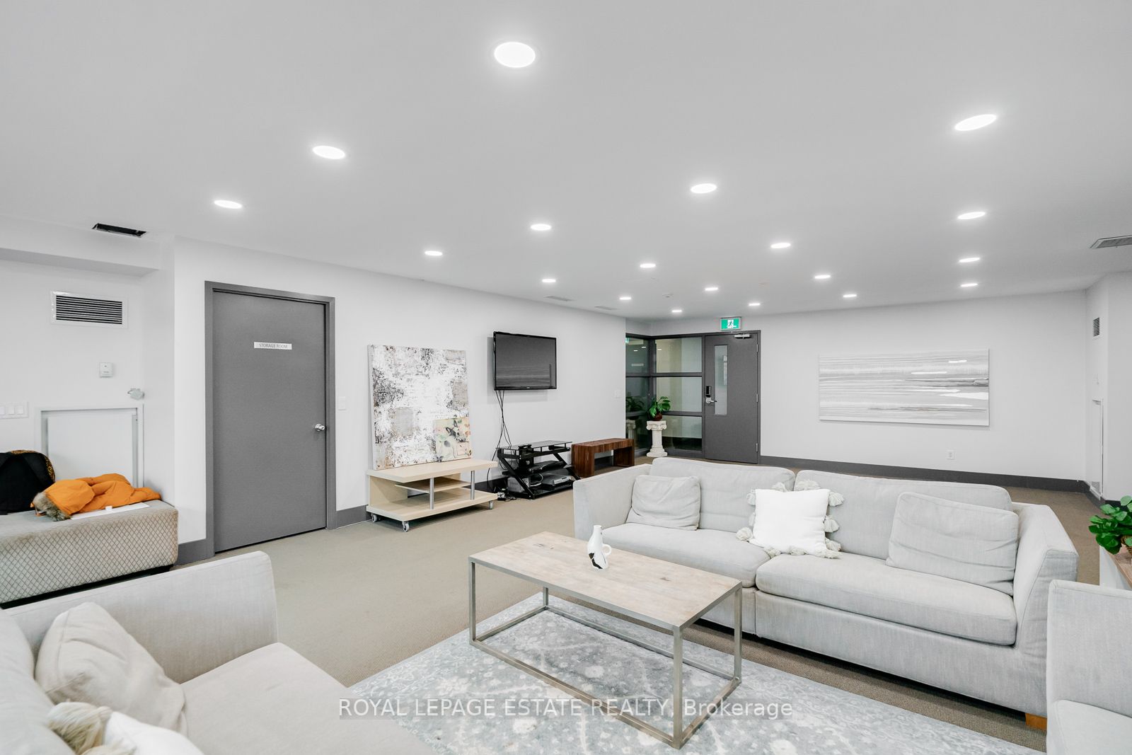 601 Kingston Rd, #410