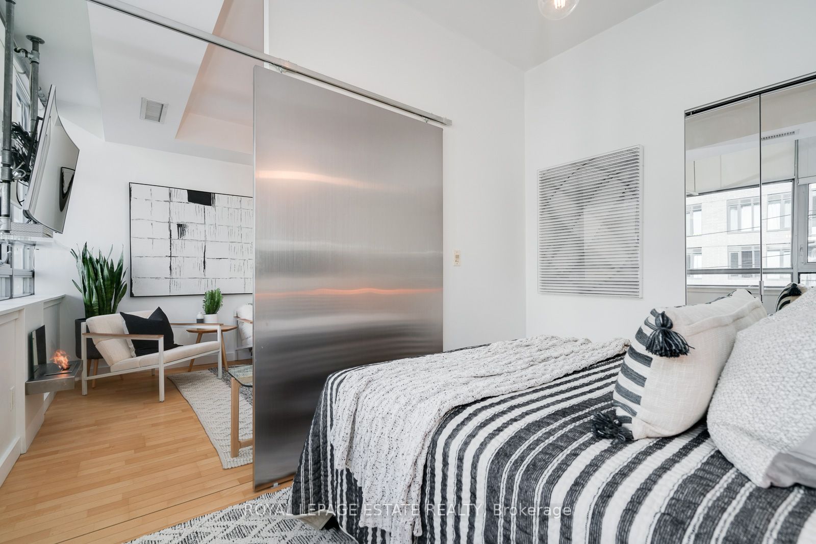 601 Kingston Rd, #410