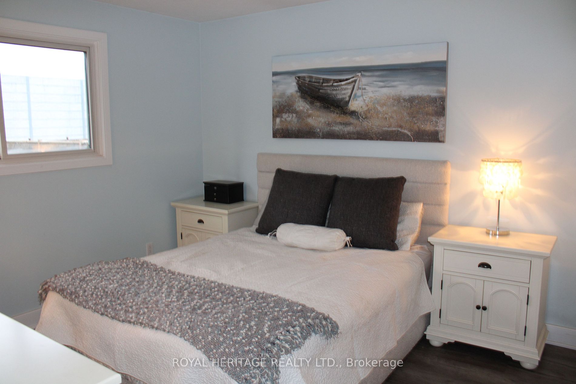 888 Marinet Cres
