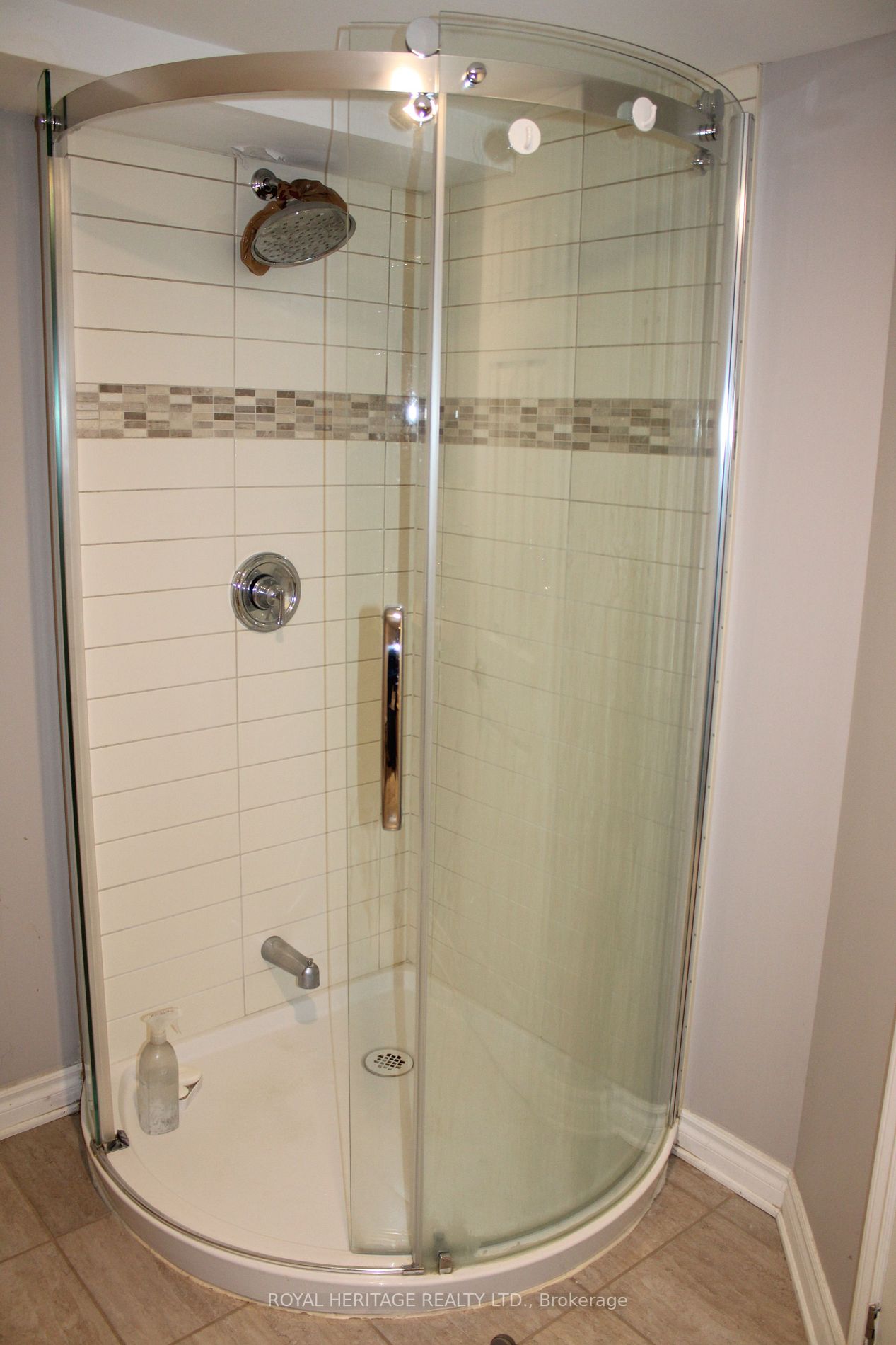 888 Marinet Cres