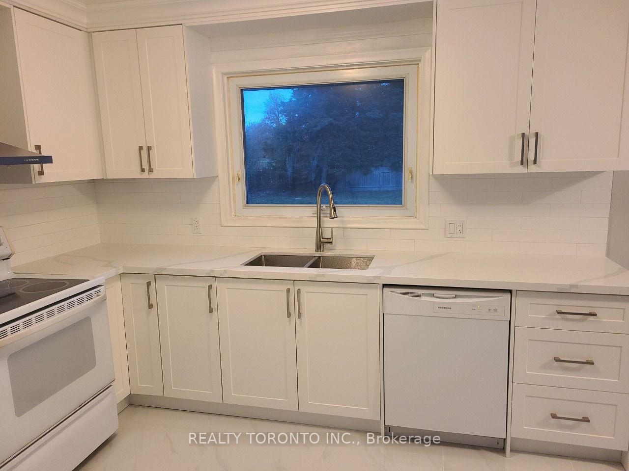 40 Parkview Blvd, #Main Fl
