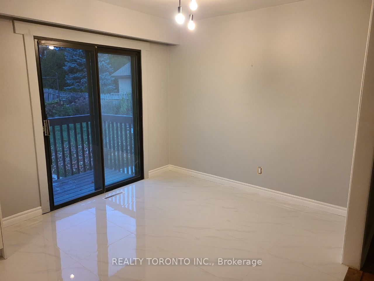 40 Parkview Blvd, #Main Fl
