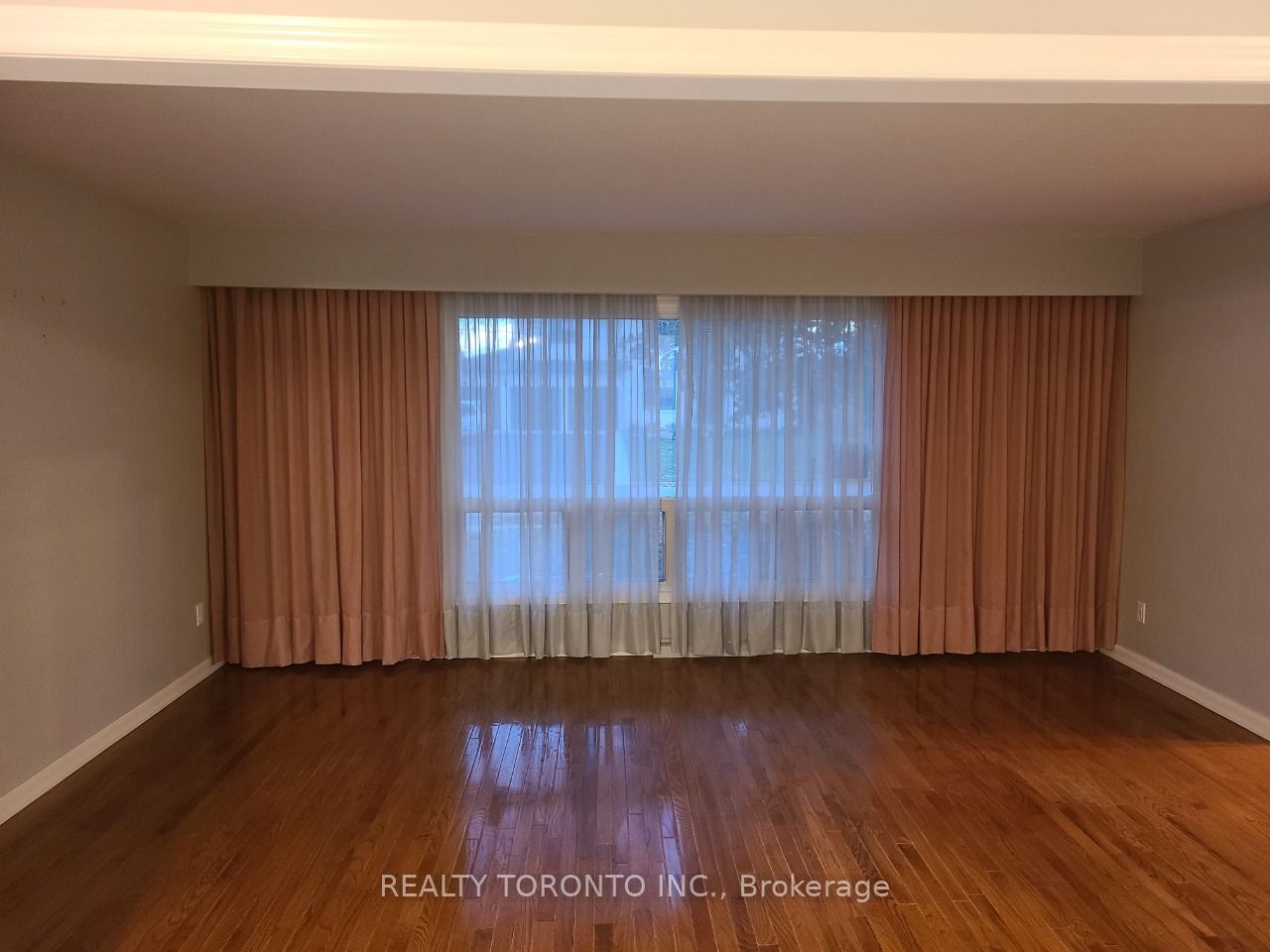 40 Parkview Blvd, #Main Fl