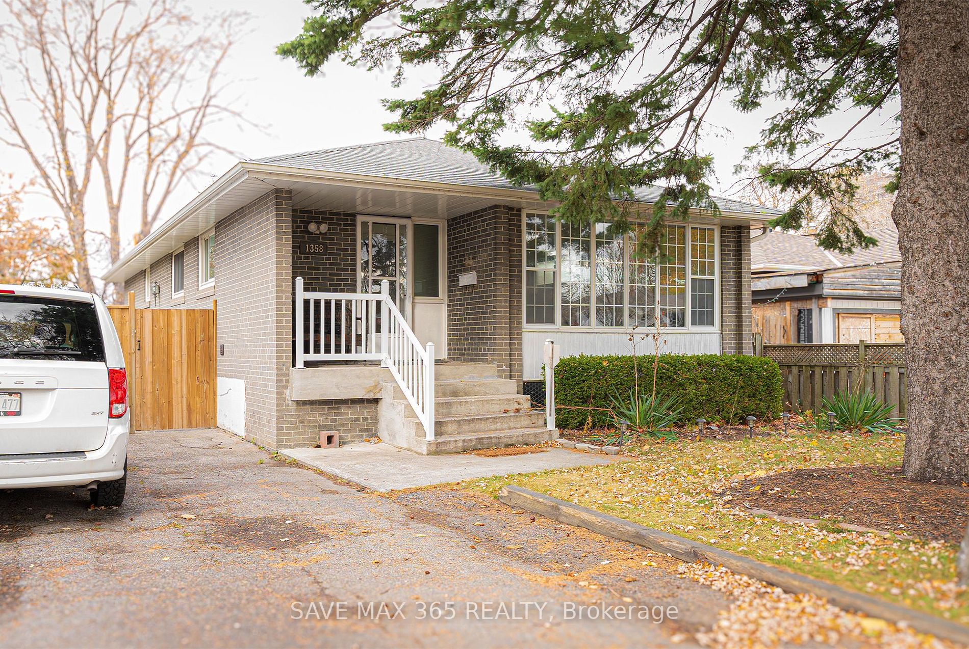 1358 Poprad Ave