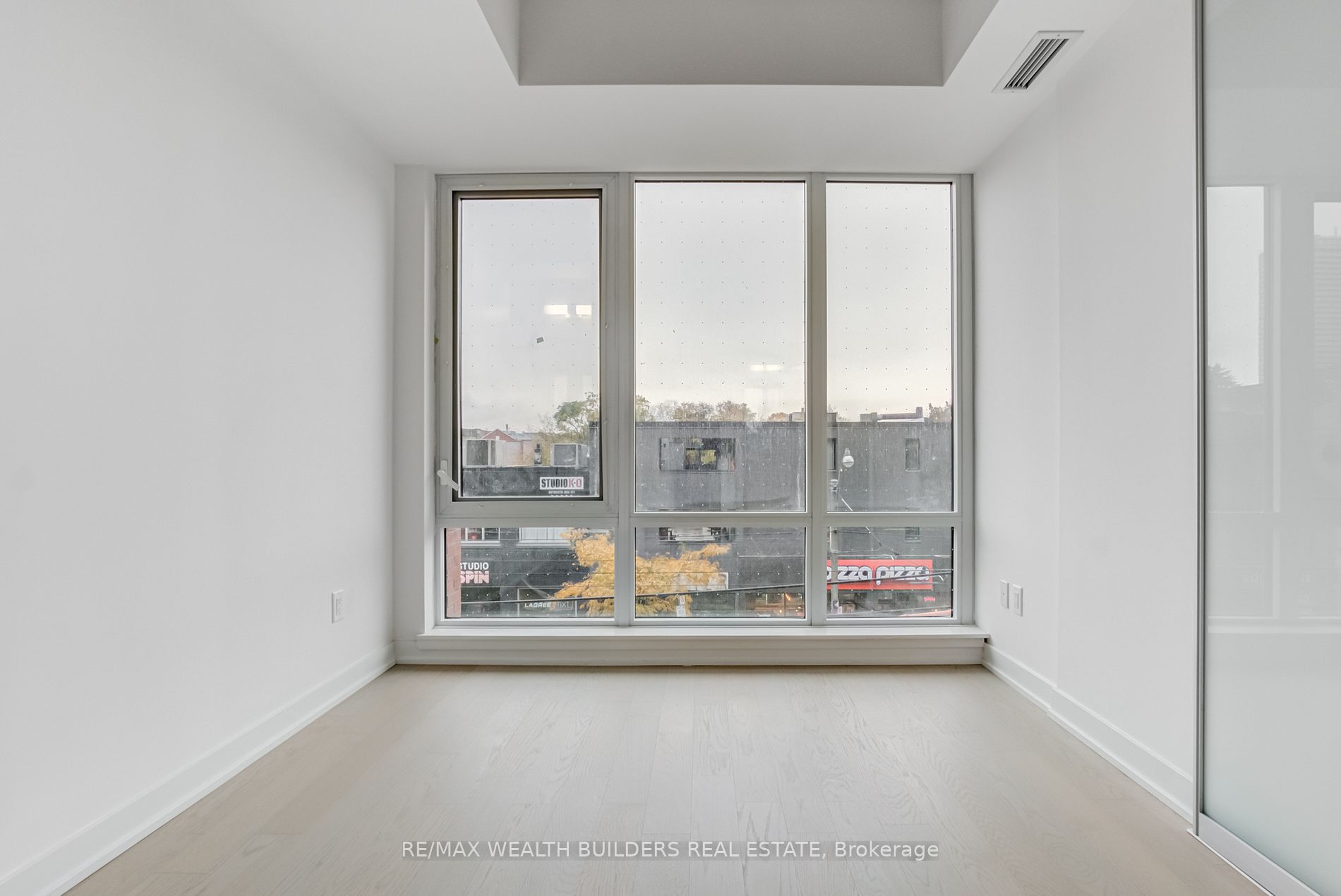 665 Queen St E, #201