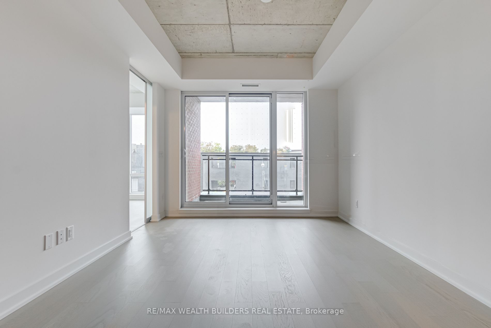 665 Queen St E, #201