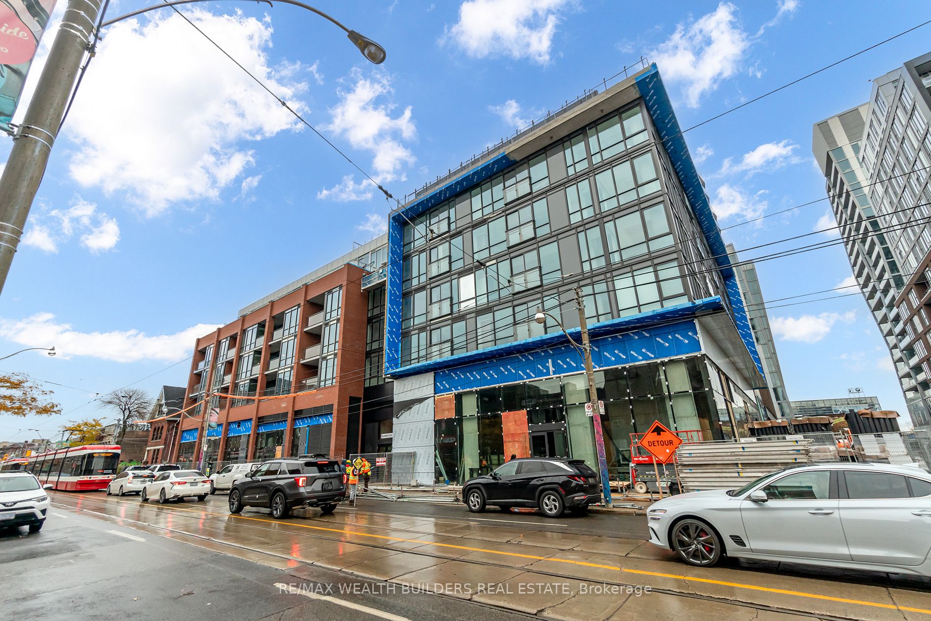 665 Queen St E, #201