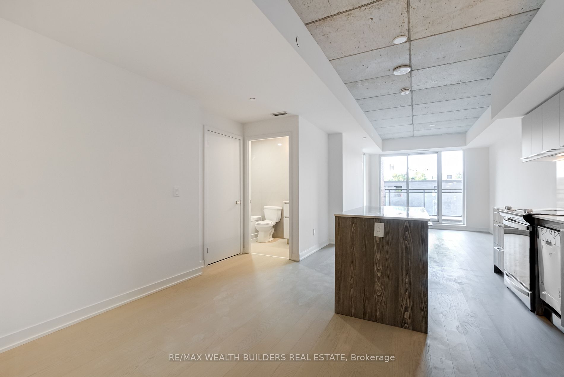 665 Queen St E, #201