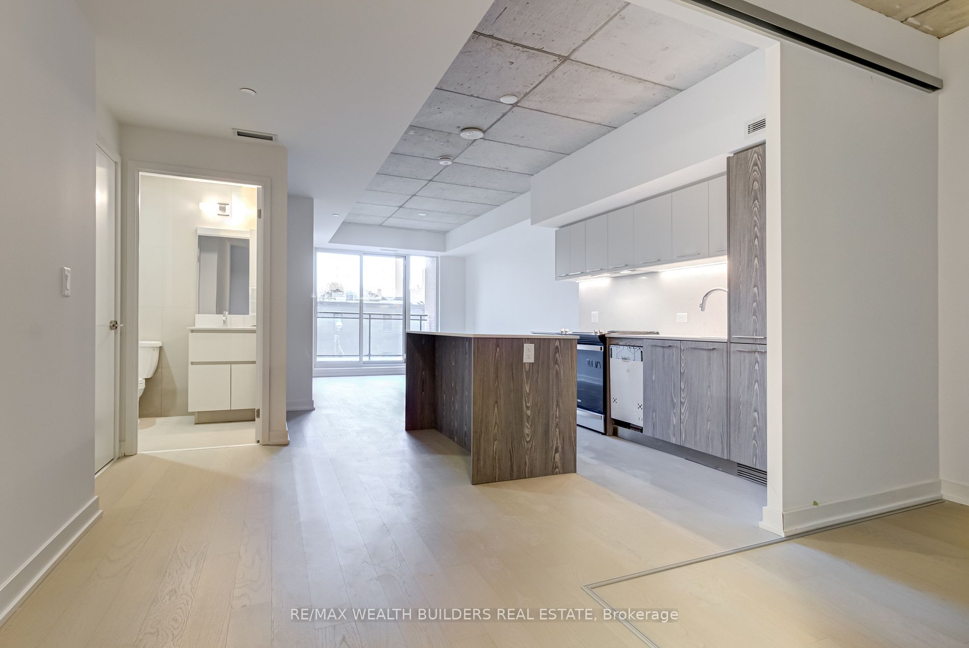 665 Queen St E, #201