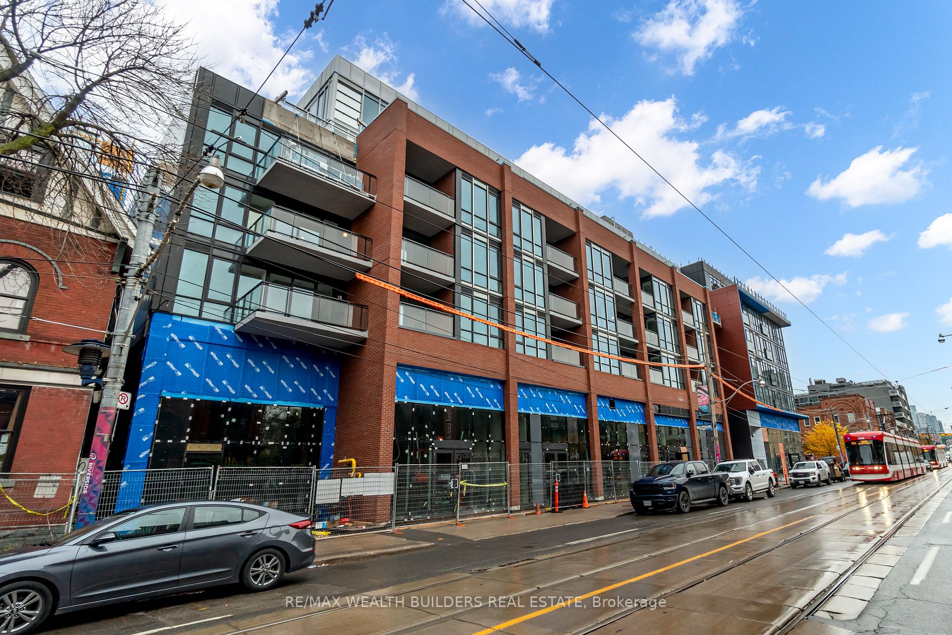 665 Queen St E, #201