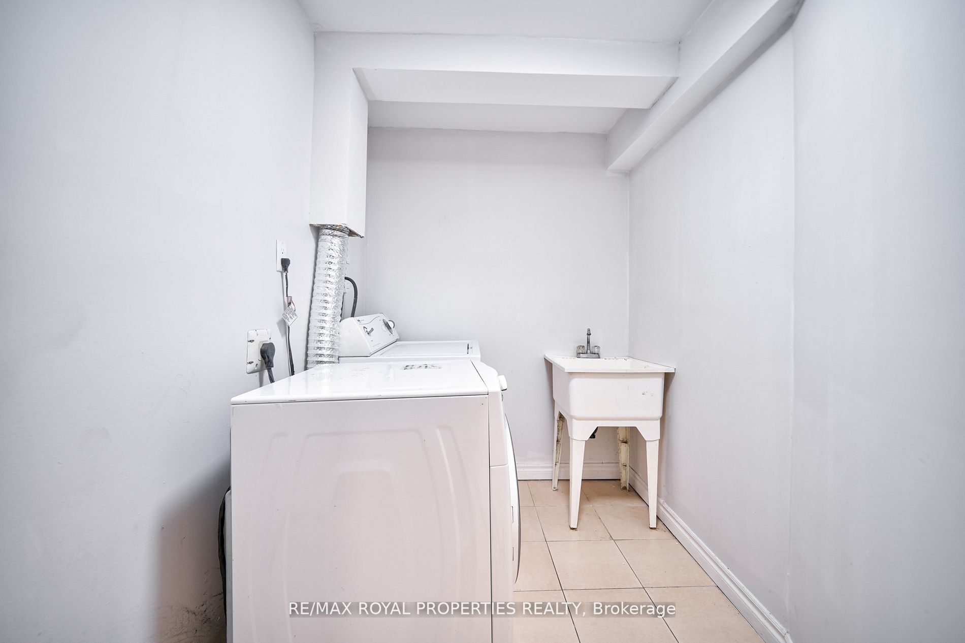 26 Dali Cres