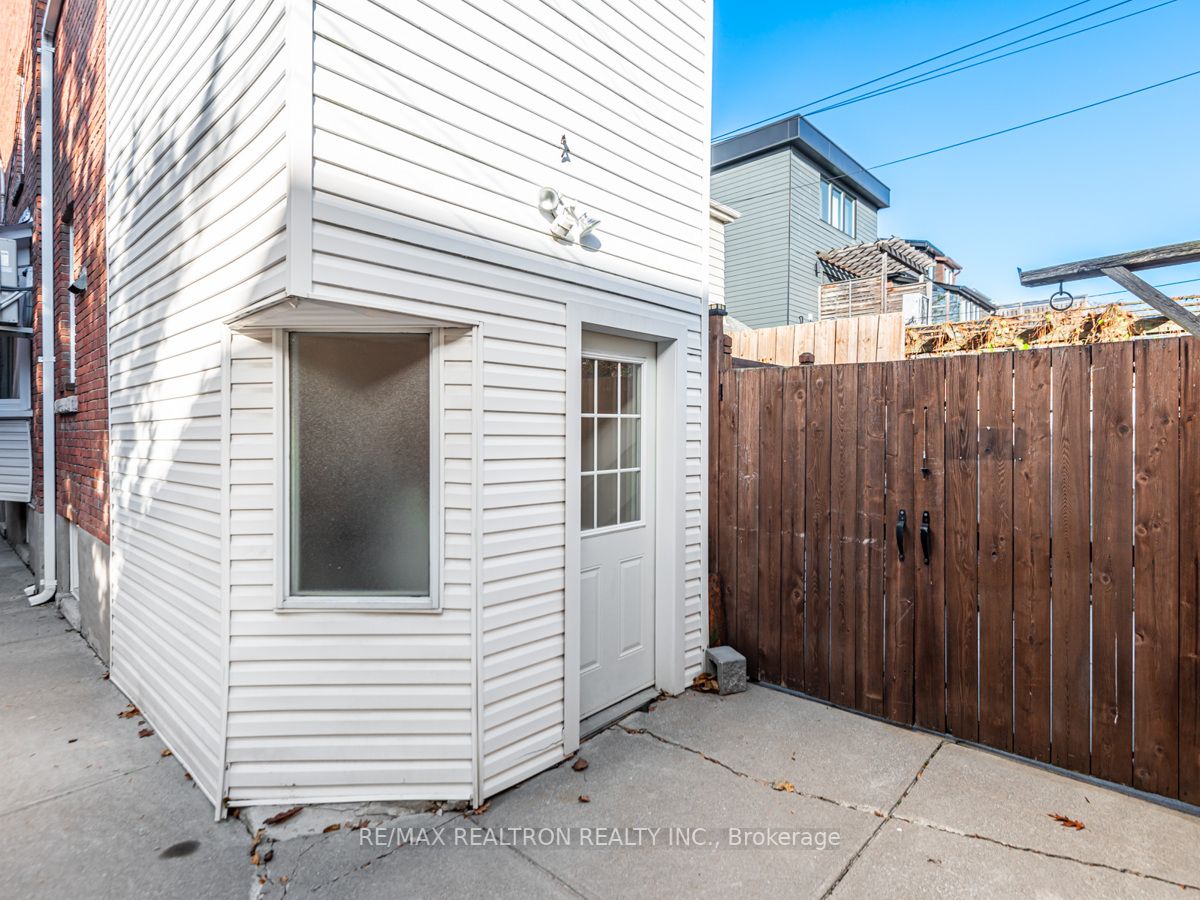 123 Browning Ave