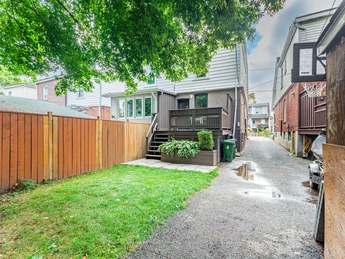 48 Queensdale Ave