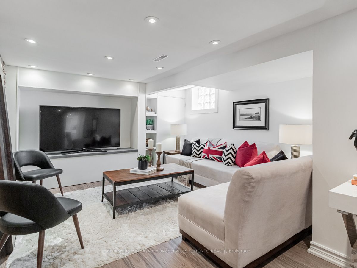 48 Queensdale Ave